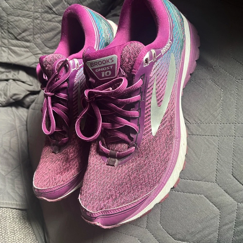 Brooks Women’s maroon Ghost 10 Sneakers